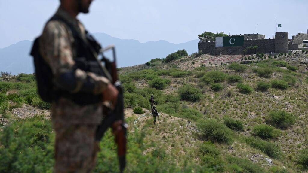 Pakistani security forces kill 23 militants near Afghan border