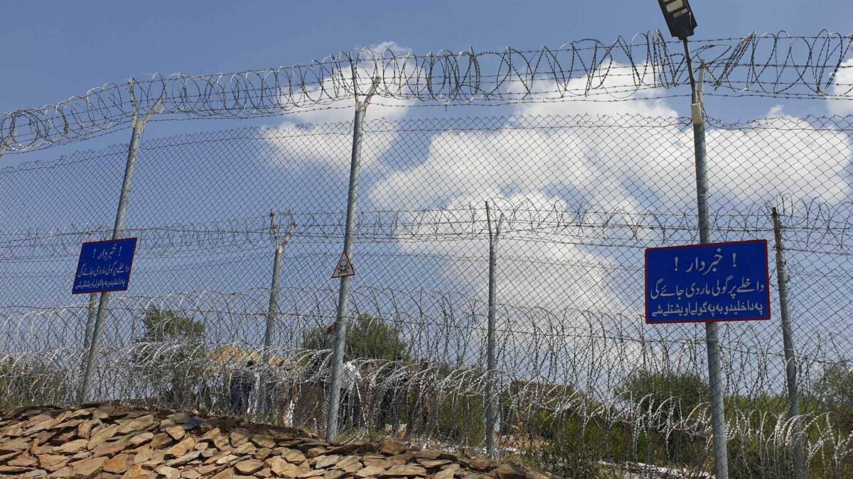 Pakistan and Afghanistan Exchange Fire on Border