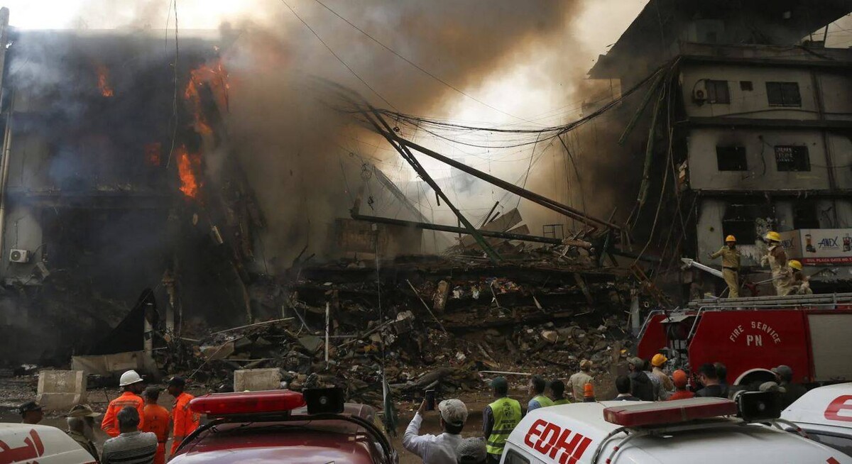 Fire in Karachi Shopping Mall