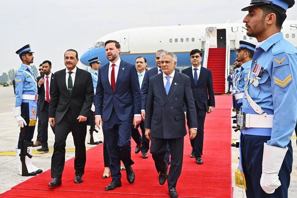 US Vice President Holds Talks with Pakistani Prime Minister