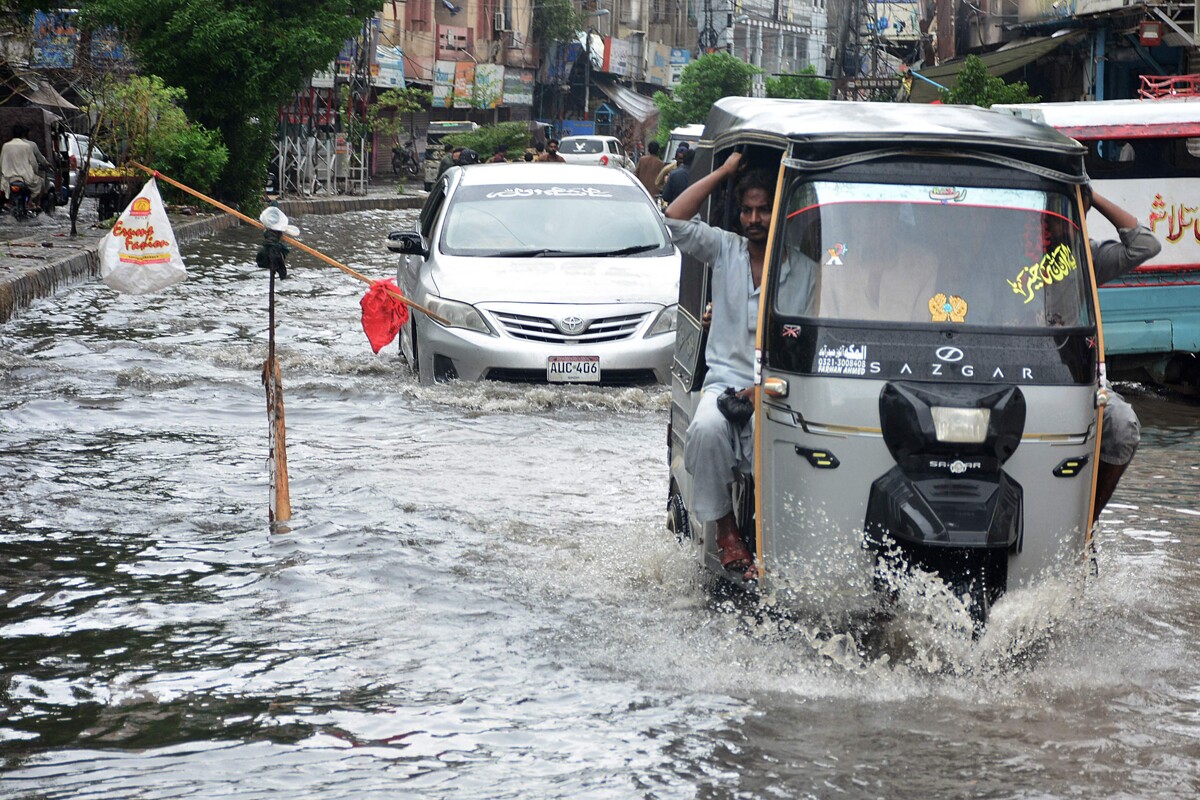 Школы Карачи закрыты из-за плохой погоды