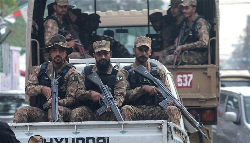 Suicide Bomber Targets Paramilitary Convoy in Pakistan