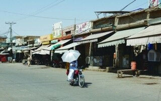 Беременным женщинам и пожилым людям предупреждение об экстремальной жаре в Моэнджо-Даро, Пакистан