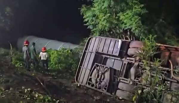 Tragic Bus Accident Claims 14 Lives in Pakistan