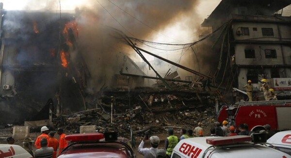 Fire in Karachi Shopping Mall