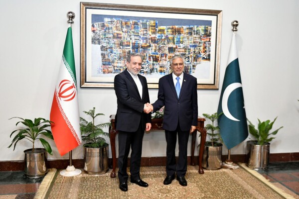 Iranian Foreign Minister Visits Pakistan Amid Tensions