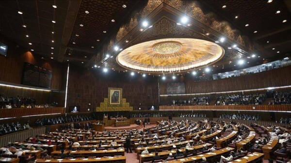 Pakistani Parliament Passes Amendment Expanding Army Powers