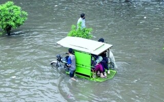 Сильное наводнение в Лахоре из-за сильных дождей